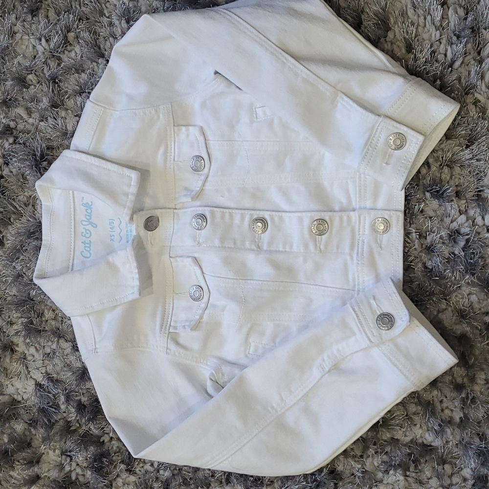 𝅺Cat & Jack white jean jacket XS